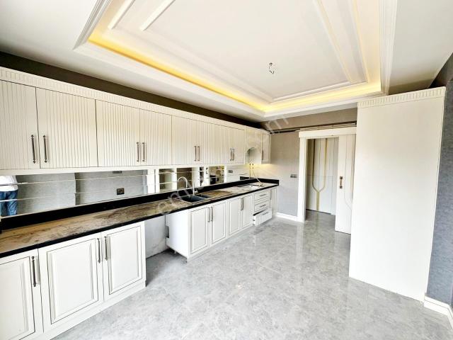 Fıstıklık'ta Nezih Konumda Park Yakını Genş Balkon Arakat Lüx3+1