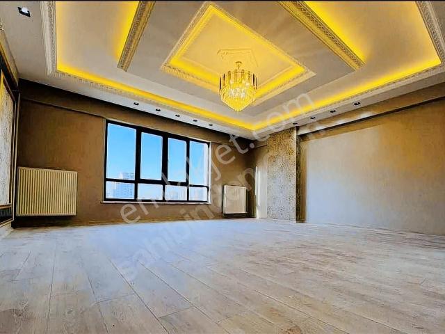 Fıstıklık Harika Konum 200m2 Açık Cepheli Satılık Lüx 4+1 Daire