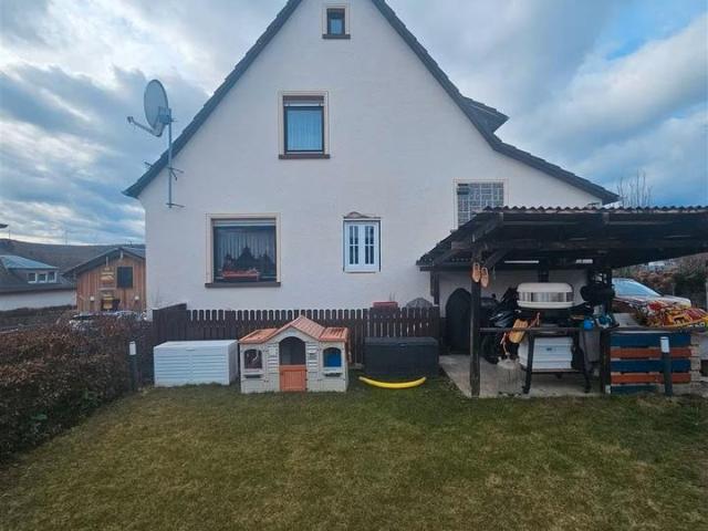 Famielienhaus mit grossen Garten und Baupotenzial
