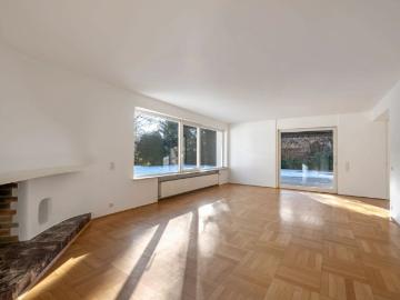 Familiär und vielseitig: Großzügige Villa mit viel Privatsphäre, Garten und Pool