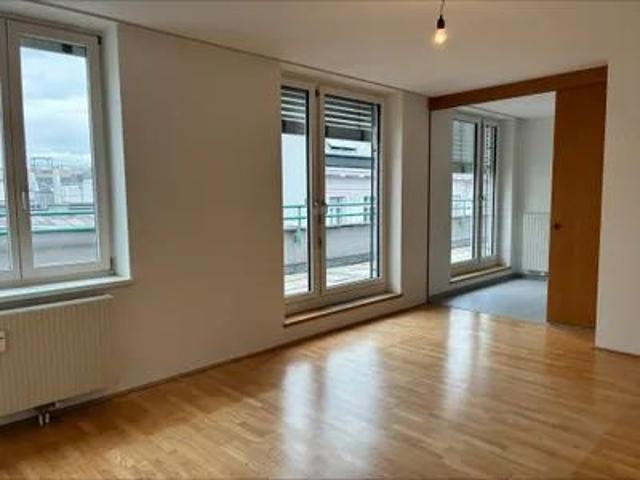 FAMILIEN /WG TRAUM nahe HAUPTBAHNHOF: Großzügige 3 Zimmer Wohnung mit separater KÜCHE und weitläufiger TERRASSE, PROVISIONSFREI direkt vom Eigentümer