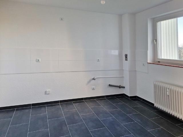 Familien Willkommen! Großzügige 5 Zimmer Wohnung aktuell in Renovierung!