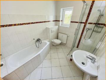 Familien willkommen! 4 R. Wohnung mit West Balkon, Wanne, Dusche und Hausgarten in Gera Debschwitz!