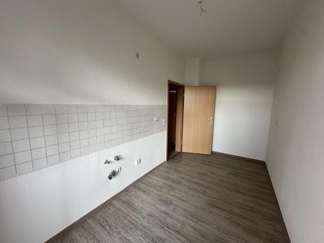 Familien willkommen! 4 R. Wohnung mit West Balkon, Wanne, Dusche und Hausgarten in Gera Debschwitz!