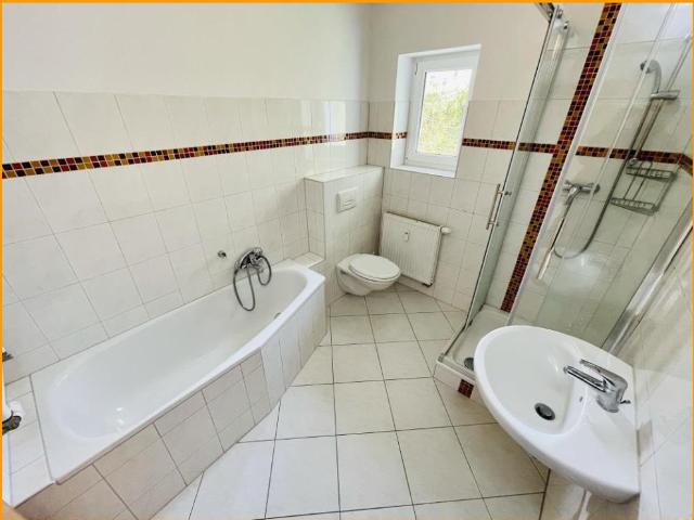 Familien willkommen! 4 R. Wohnung mit West Balkon, Wanne, Dusche und Hausgarten in Gera Debschwitz!