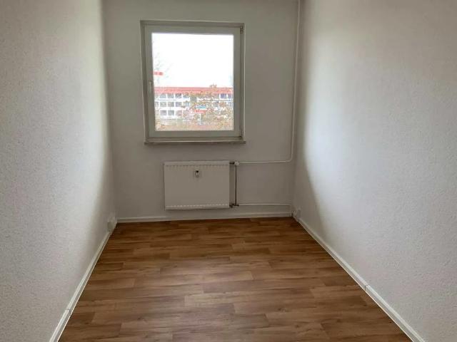 Familien aufgepasst: Frisch sanierte 4 Zimmerwohnung mit Balkon in Grünau Ost