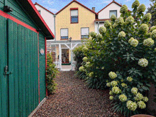 Familien aufgepasst! Reihenmittelhaus mit Garten, Garage & viel Platz – sofort verfügbar