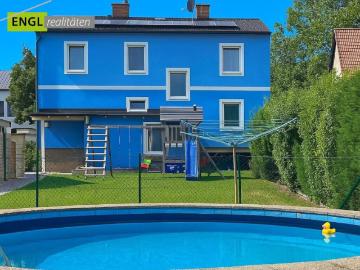 Familien Idylle mit Pool und nachhaltiger Energieversorgung