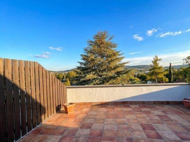 Familien Reihenhaus mit Garten, zwei Terrassen, Sauna & Stellplatz in begehrter Grünlage des 13. Bezirks