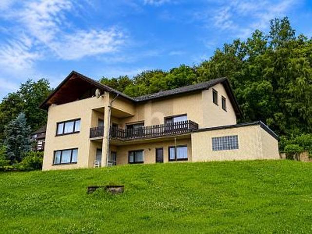 FAMILIENDOMIZIL IN FANTASTISCHER LAGE AM WALDRAND