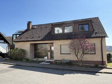 Familiendomizil in Odenthal: Idyllisch gelegenes, großzügiges Wohnhaus mit vielen Möglichkeiten