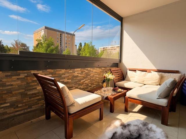 Provisionsfrei: Lichtdurchflutete 4 Zi. Wohnung, moderner EBK & Loggia nahe U Bahn / Panzerwiese
