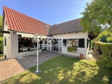 Einfamilienhaus mit Einliegerwohnung in sehr ruhiger, begehrter Ortsrandlage mit Charme