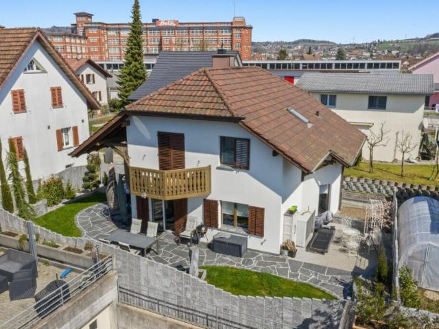 FAMILIENFREUNDLICH GROSSZÜGIG MIT SONNIGEM GARTEN AN TOP LAGE!
