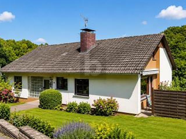 FAMILIENFREUNDLICH  DOPPELGARAGE  GARTEN
