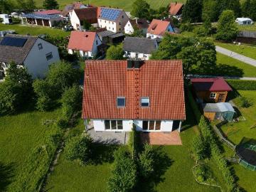 FAMILIENFREUNDLICH Doppelhaushälfte mit Garten