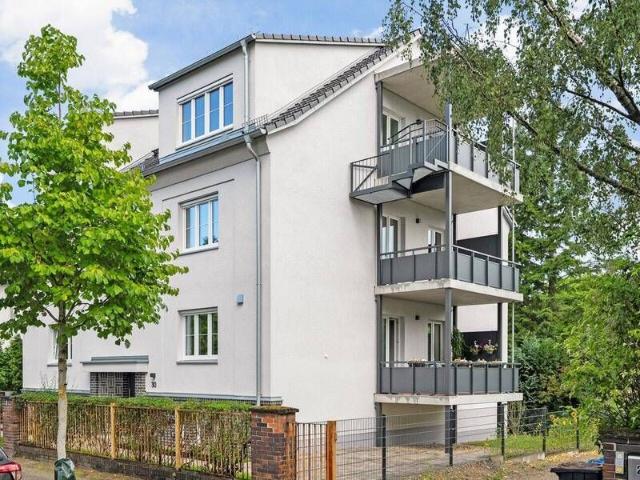 Familienfreundlich, frisch saniert und in Seenähe: Großzügige 4 Zimmer Wohnung mit Balkon & EBK