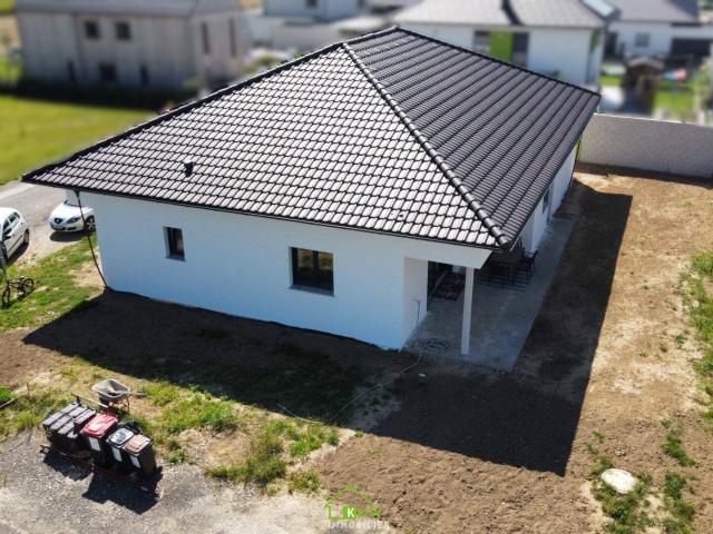 Familienfreundlich: moderner, großzügiger Bungalow in ruhiger Lage