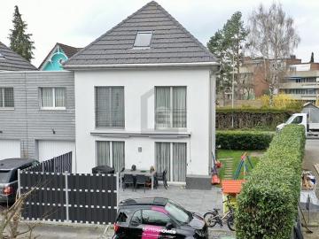 FAMILIENFREUNDLICH MIT CHARME IN ZENTRALER LAGE