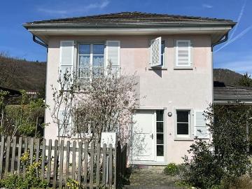 FAMILIENFREUNDLICH MIT SONNIGEM GARTEN
