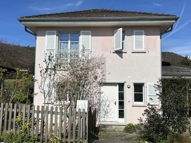 FAMILIENFREUNDLICH MIT SONNIGEM GARTEN