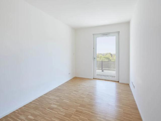 Familienfreundlich und großzügig: 4 Zimmer Wohnung mit offener Küche und Balkon