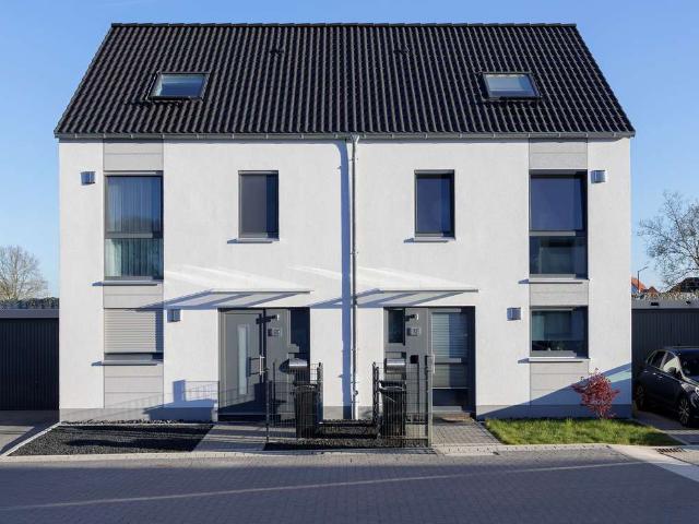 Familienfreundliche Doppelhaushälfte in Duisburg mit Garage