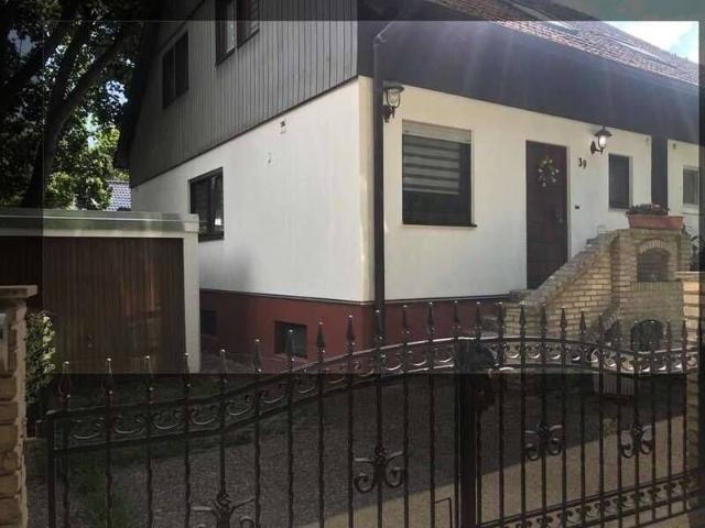 Familienfreundliche Doppelhaushälfte in Lichtenrade mit Garten, Garage und ausgebautem Keller