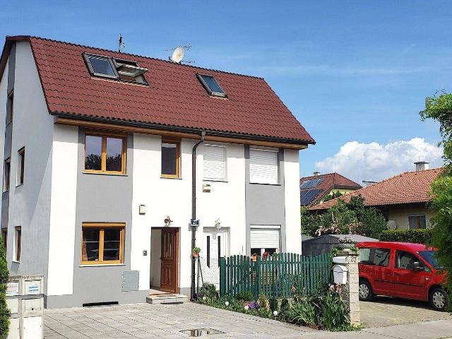Familienfreundliche Doppelhaushälfte mit Garten