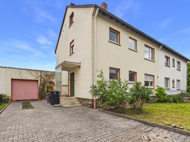Familienfreundliche Doppelhaushälfte mit Garten, Terrasse und Garage