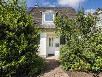 Familienfreundliche Doppelhaushälfte mit Garten und Garage!