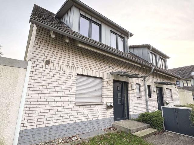 Familienfreundliche Doppelhaushälfte mit Garten und EBK in Wittlaer nahe ISD