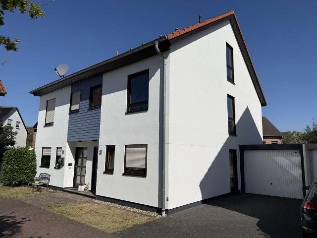 Familienfreundliche Doppelhaushälfte mit Garten & Garage