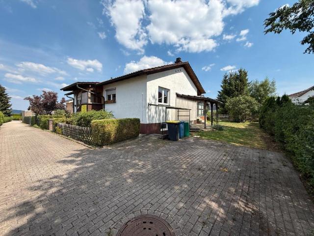 Familienfreundliche Doppelhaushälfte mit großem Garten