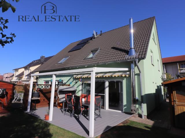 Familienfreundliche Doppelhaushälfte mit Kamin, Terrasse und gepflegtem Garten