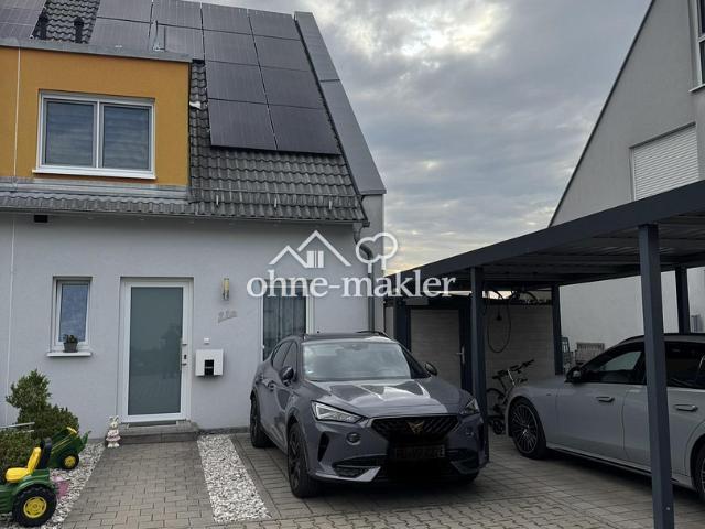 Familienfreundliche Doppelhaushälfte mit PV Anlage