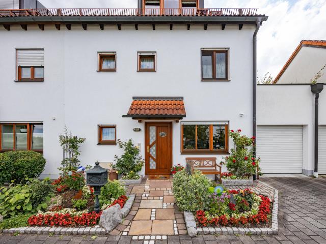 Familienfreundliche Doppelhaushälfte mit sonnigem Garten & perfekter S Bahn Anbindung!