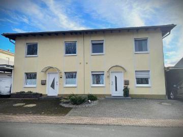 Familienfreundliche Doppelhaushälfte mit 5 Zimmern und barrierefreiem Erdgeschoss
