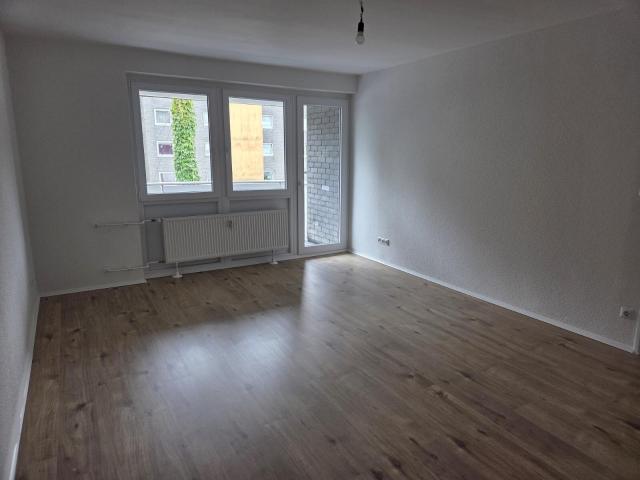Familienfreundliche, frisch renovierte 3 Zimmer Wohnung mit Balkon