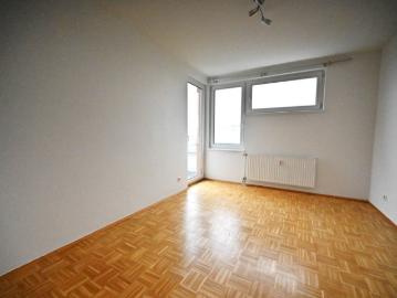 Familienfreundliche Wohnung mit Balkon, Terrasse und Parkplatz