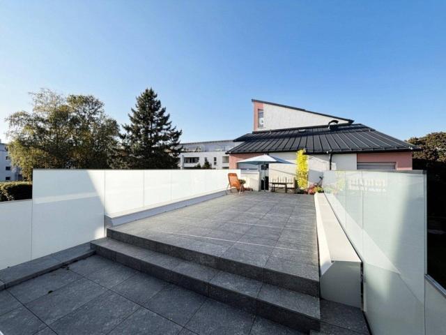 Familienfreundliche Wohnung mit Balkon, Terrasse und Parkplatz