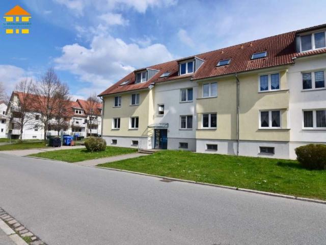 Familienfreundliche Wohnung mit Balkon und Stellplatz