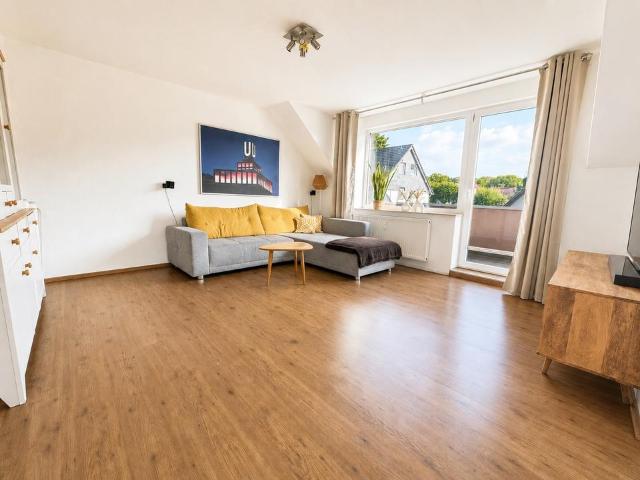 Familienfreundliche Wohnung mit Garten, Carport und Garage