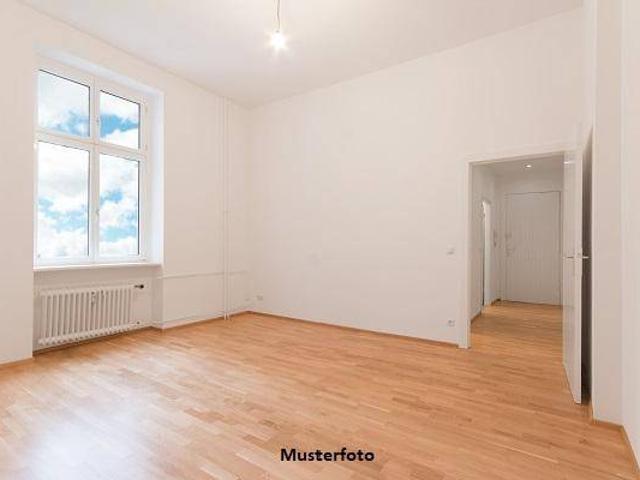 Familienfreundliche Wohnung mit 3 Zimmern und 3 Stellplätzen