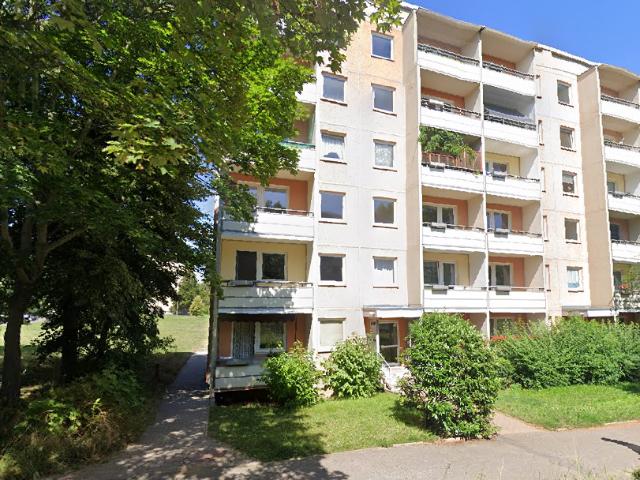 Familienfreundliche Wohnung mit 4 Zimmern in Zwickau, Neuplanitz