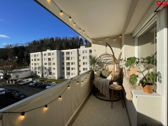 Familienfreundliche 3 Raum Wohnung mit sonniger Loggia in toller Lage ab 01.11.2026 verfügbar