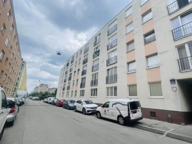 FAMILIENFREUNDLICHE 3 ZIMMERWOHNUNG NÄHE FORTUNA PARK SONNIG UND RUHIG