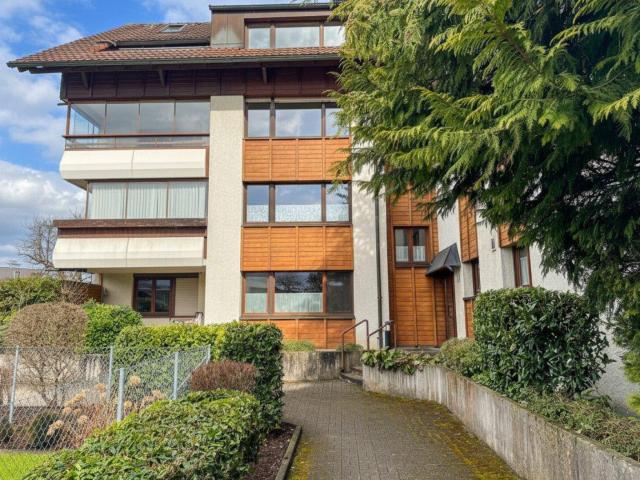 Familienfreundliche 4,5 Zimmer Wohnung mit großzügigem Balkon & Tiefgarage