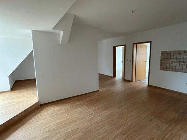 Familienfreundliche 4,5 Zimmer Wohnung mit großzügigem Garten