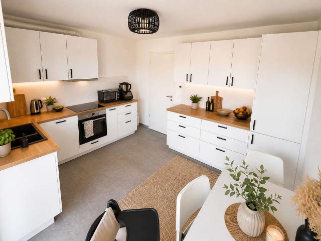 Familienfreundliche 4 Raumwohnung 122 m² mit EBK, Terrasse und Balkon
